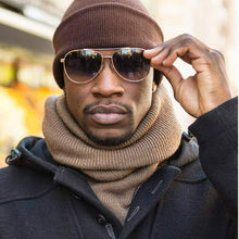 WeatherWool Advisor Fazon Gray the WeatherWool Anorak and Neck Gaiter on location in New York City. WeatherWool Advisor Fazon Gray is a New York City-based professional model and actor and an amazingly upbeat guy